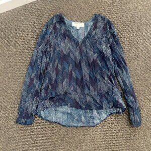 Great condition! Anthropologie Cloth & Stone Womens Top XS / Blue, Gray 17"